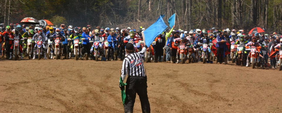 Mullins and Russell Neck-and-Neck Heading into Round 4