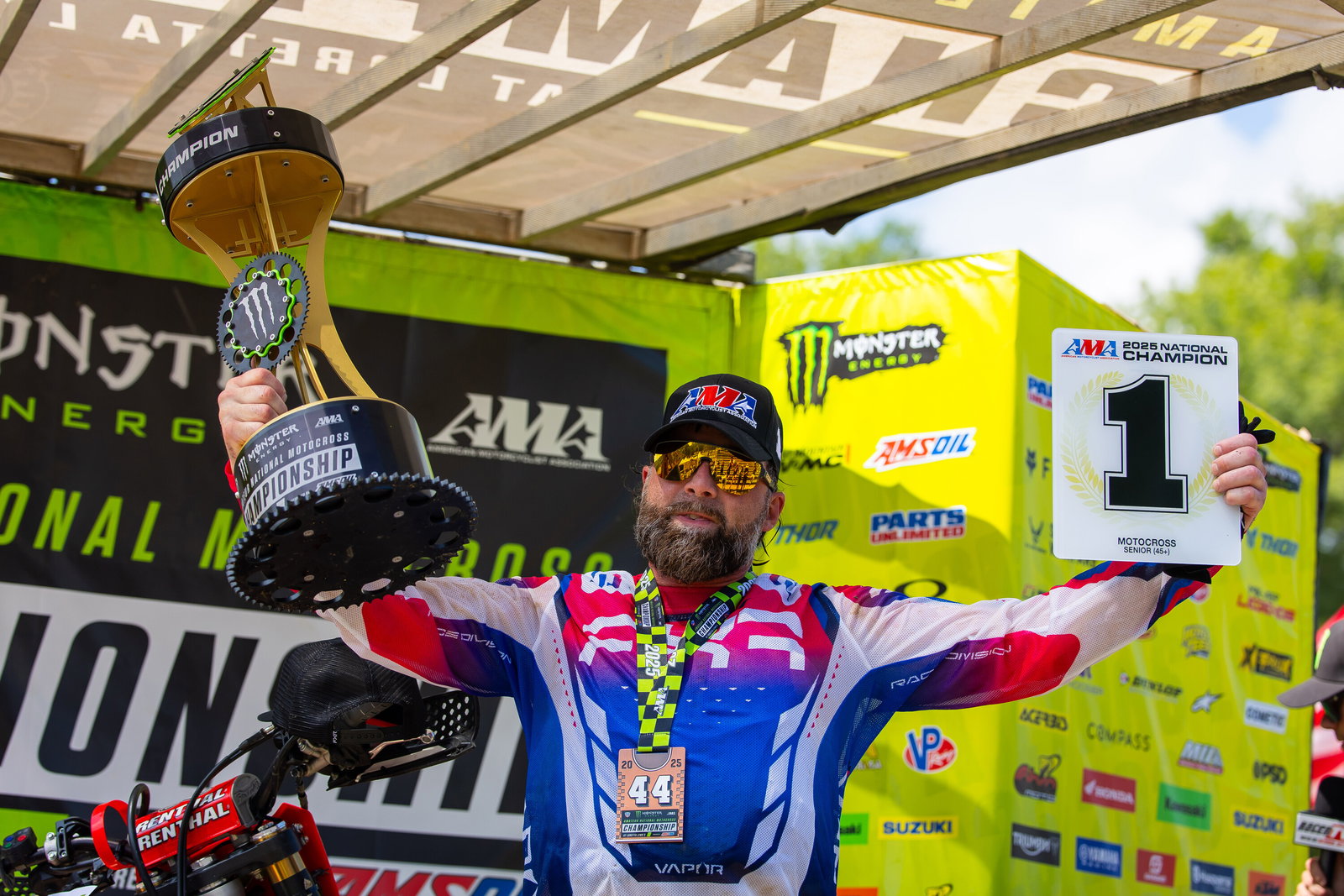 Loretta Lynn's Trophy Shipping