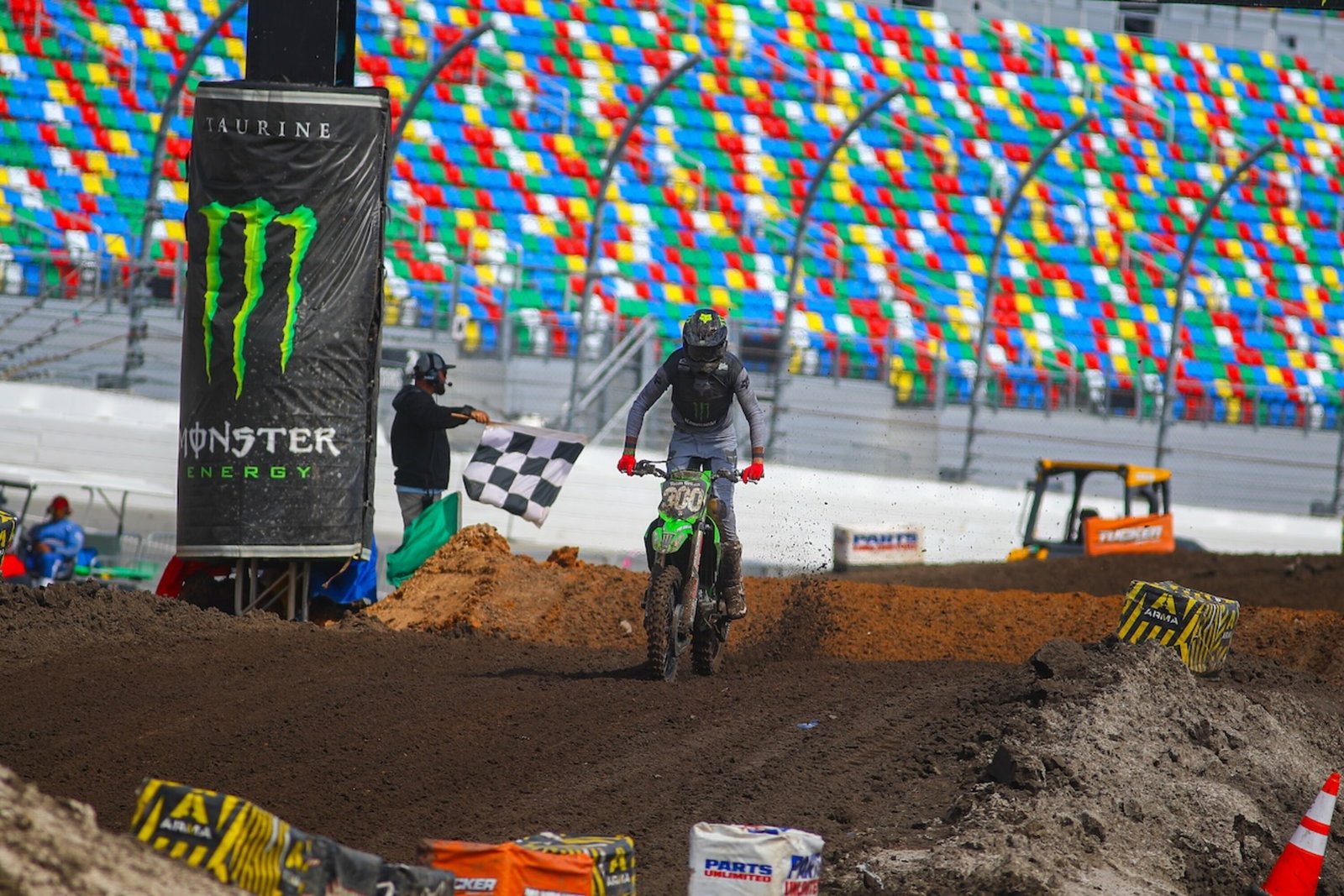 Competition Bulletin 2025-4: Yellow Flag Rule at RCSX/DVSX